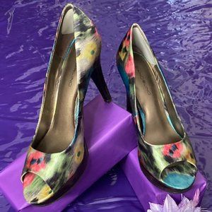 Bandolino, size 7, multi color-main color green